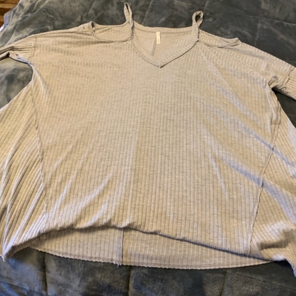 Open Shoulder Spaghetti strap top - Picture 2 of 4